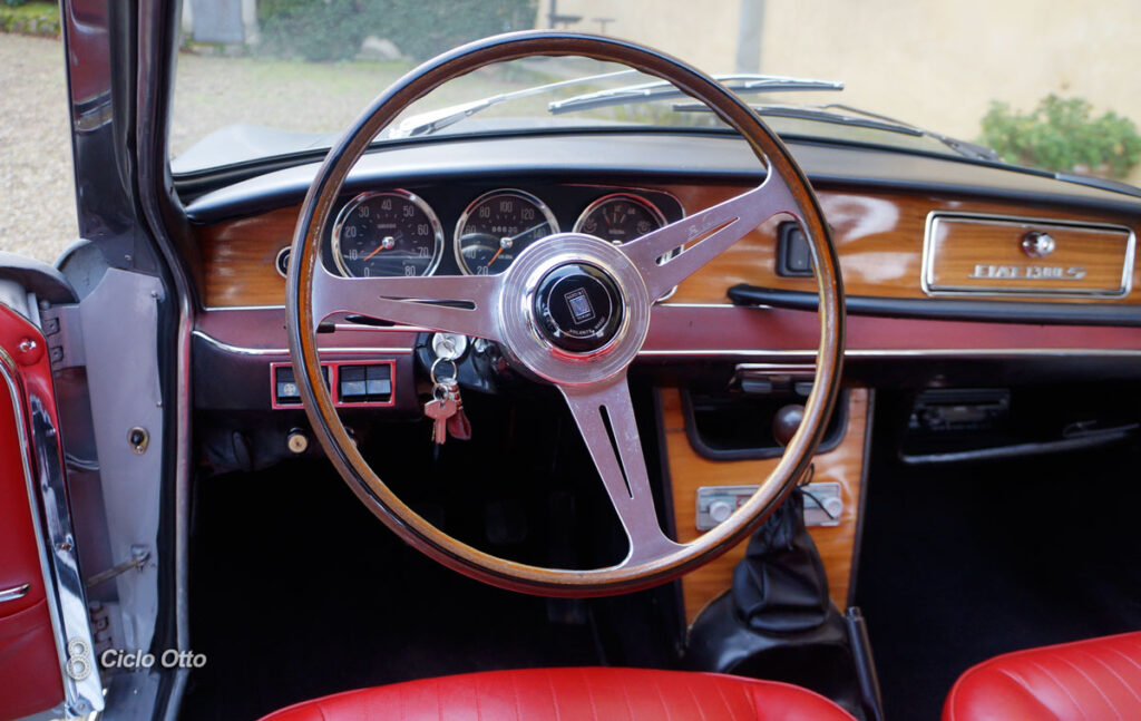 Fiat 1300 S Coupé Vignale - Particolare dell'interno con volante Nardi